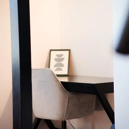 Digital Nomad 600mb Self Check-in 3min Form Main Station D-apartments *