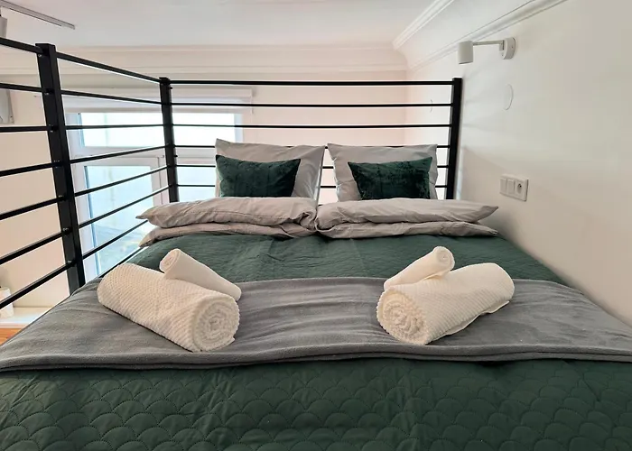 Cozy 3 Min From Main Station דירה קרקוב